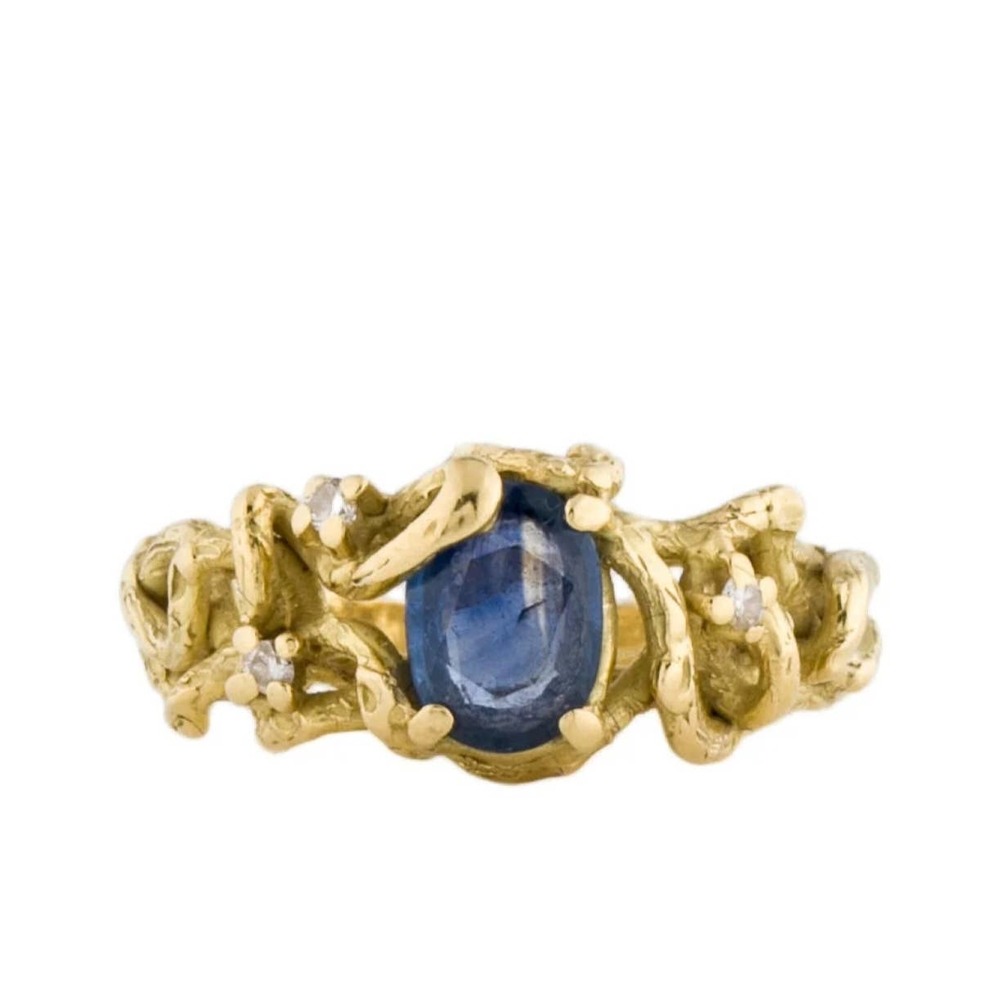 18K Yellow Gold
Featuring 0.04 Carat Round Brilliant Diamond